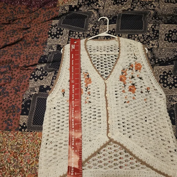 Boho Crochet Vest, Floral, Size L - Picture 6 of 6